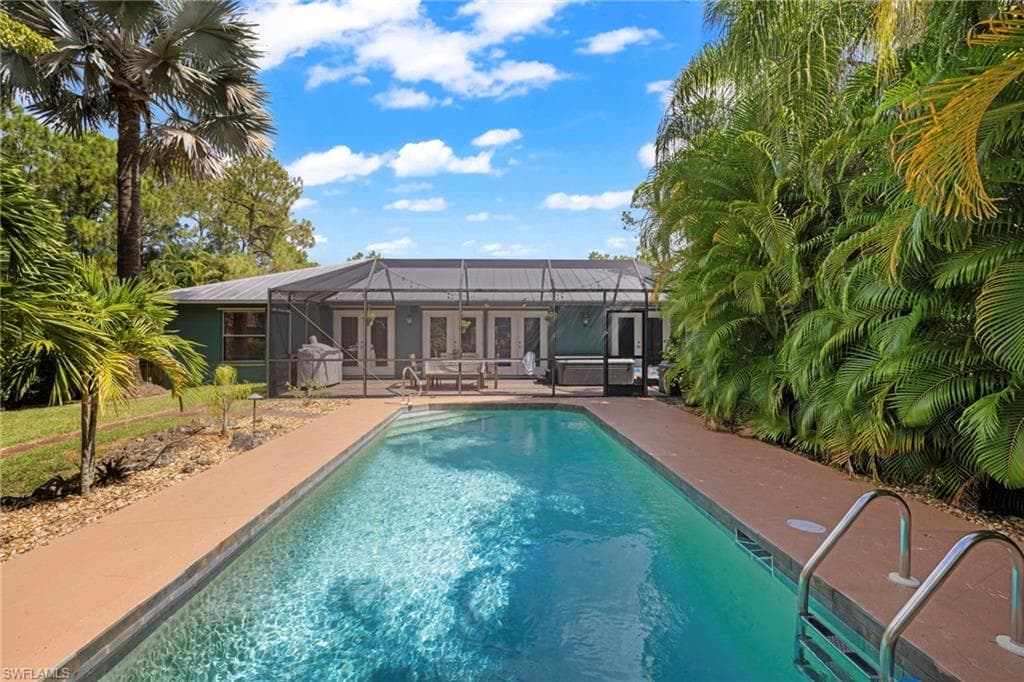 6060 Painted Leaf Ln, Naples, FL 34116-22