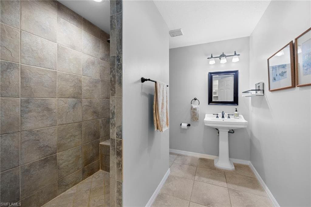 6060 Painted Leaf Ln, Naples, FL 34116-39