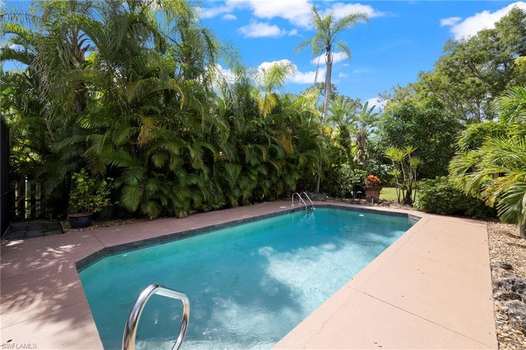 6060 Painted Leaf Ln, Naples, FL 34116-46