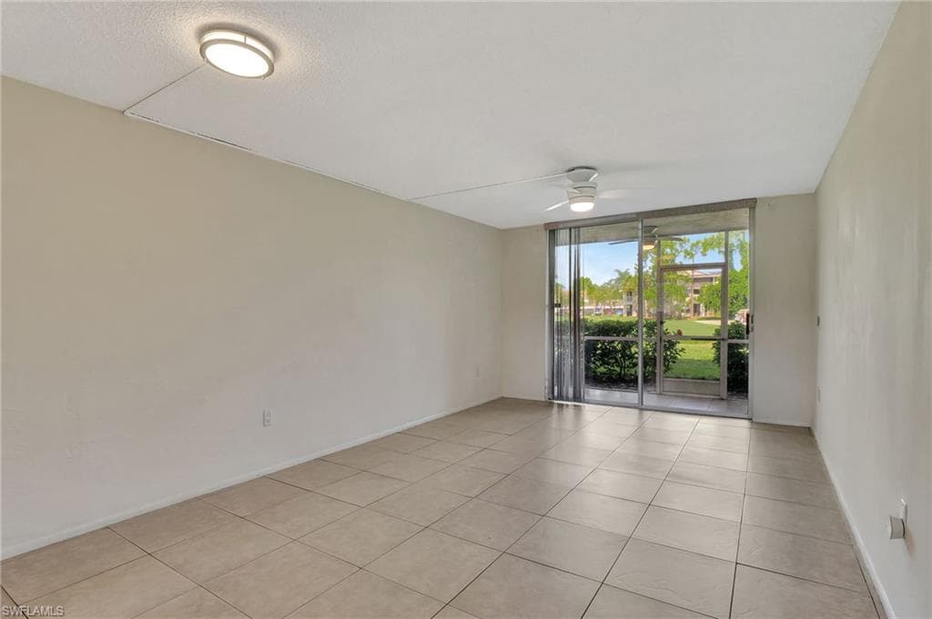 160 Turtle Lake Ct 108, Naples, FL 34105-4