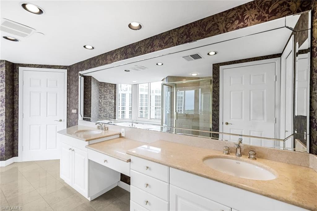 7117 Pelican Bay Blvd 1801, Naples, FL 34108-21