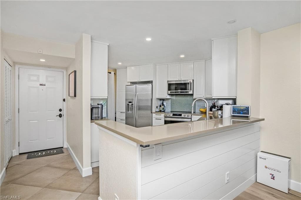 1018 Woodshire Ln A206, Naples, FL 34105-4