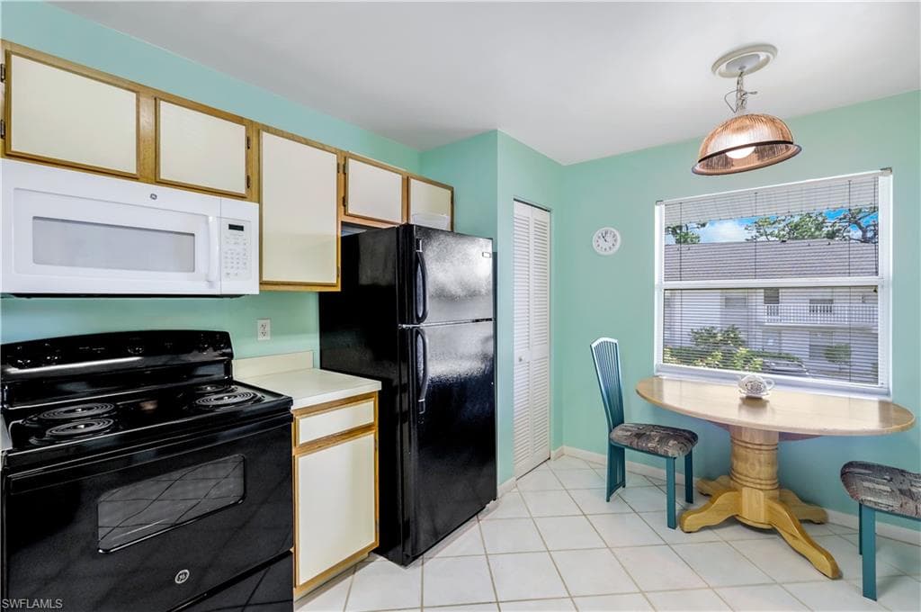 1343 Churchill Cir H202, Naples, FL 34116-8