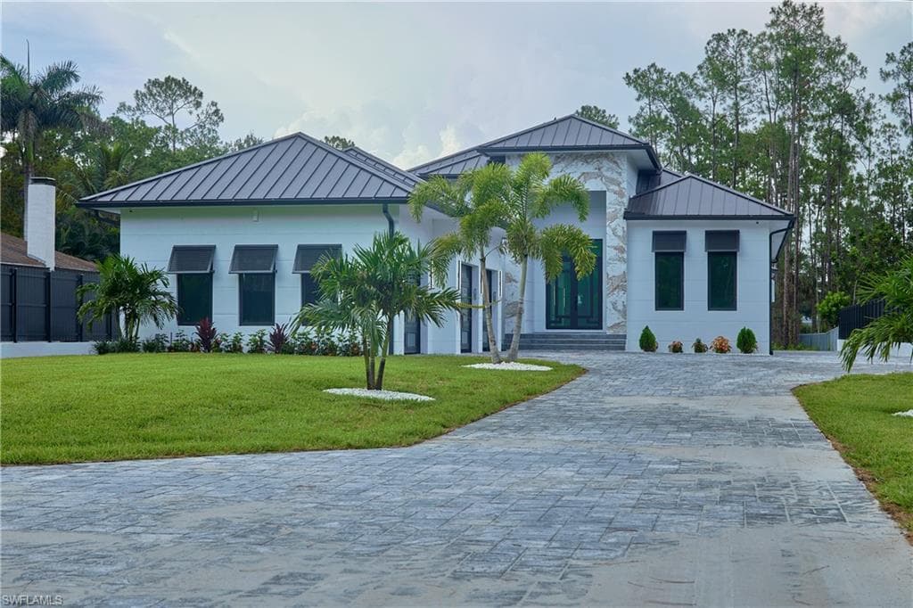 5847 English Oaks Ln, Naples, FL 34119-4