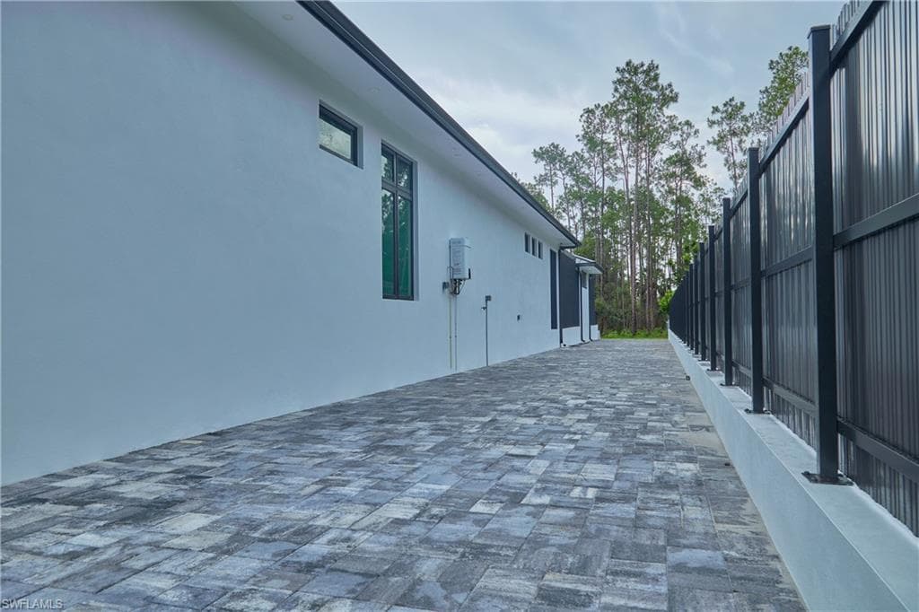 5847 English Oaks Ln, Naples, FL 34119-7