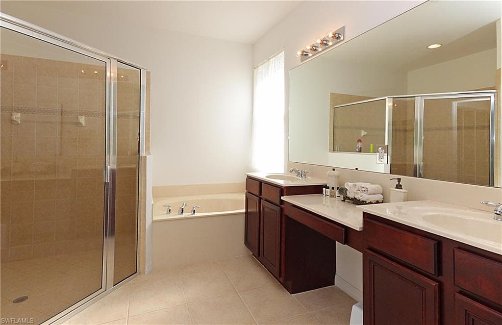 2068 Par Dr, Naples, FL 34120-9
