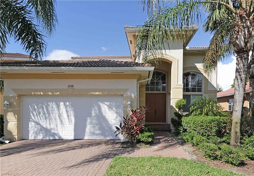 2068 Par Dr, Naples, FL 34120-2
