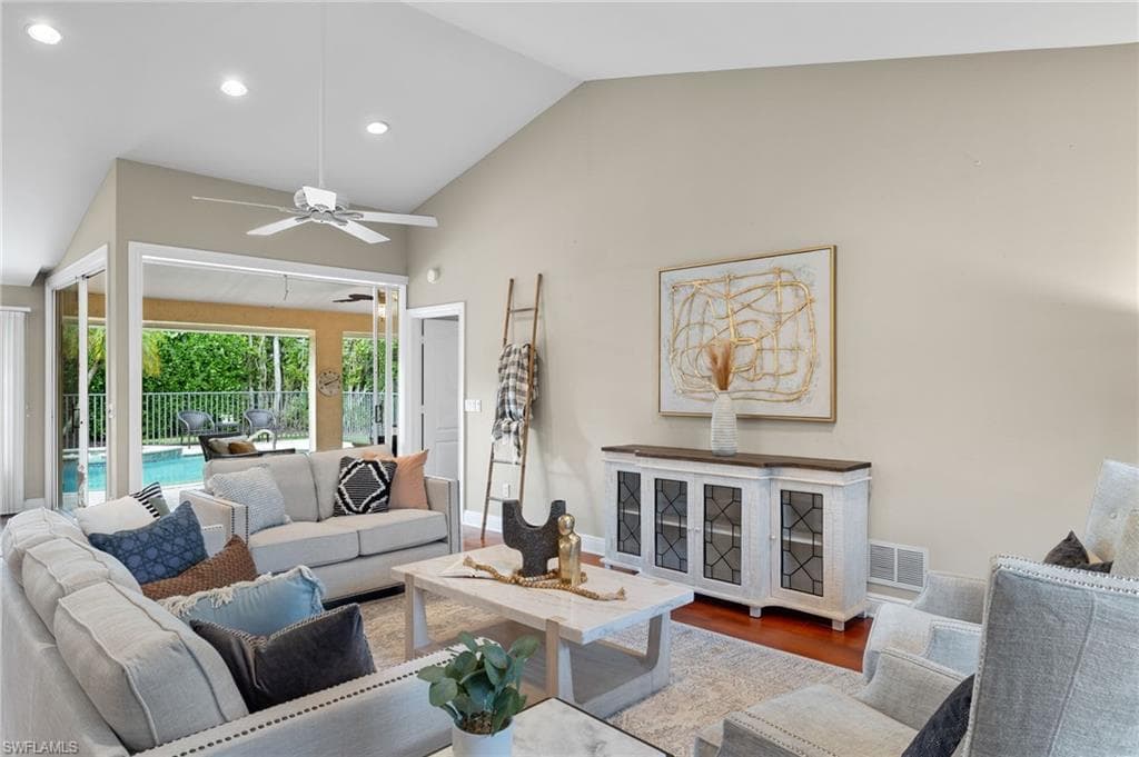 5134 Kristin Ct, Naples, FL 34105-4