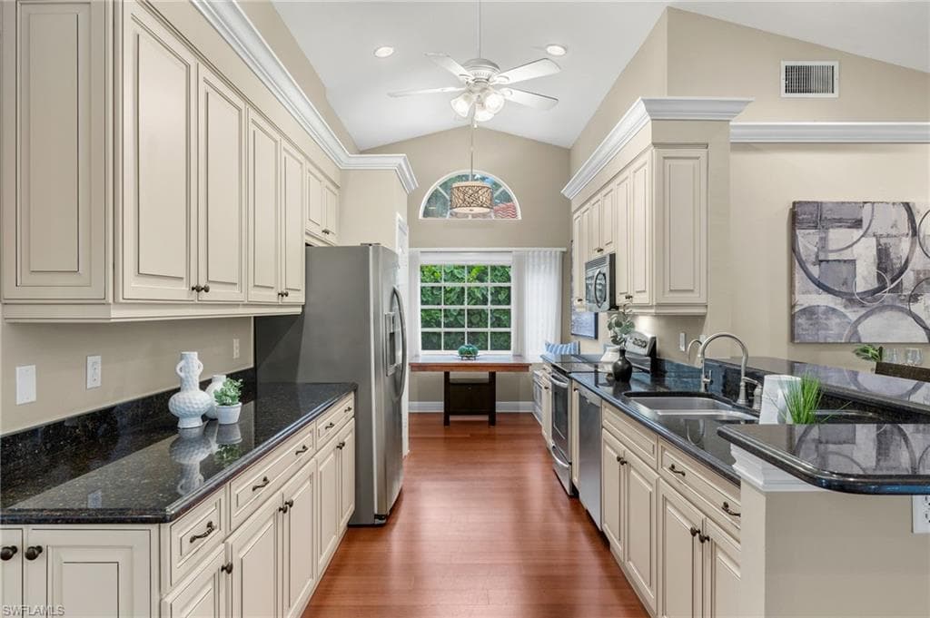 5134 Kristin Ct, Naples, FL 34105-7