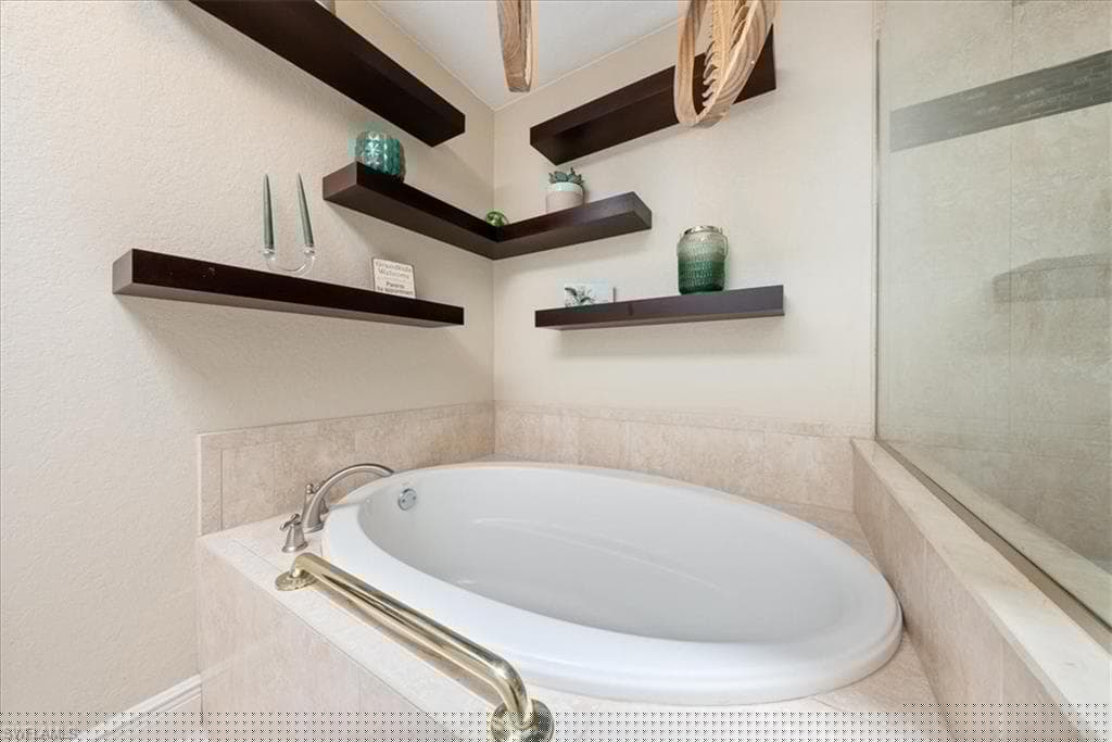 6540 Trail Blvd, Naples, FL 34108-26
