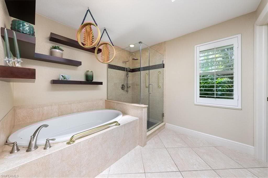 6540 Trail Blvd, Naples, FL 34108-27