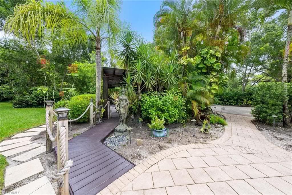 6540 Trail Blvd, Naples, FL 34108-41