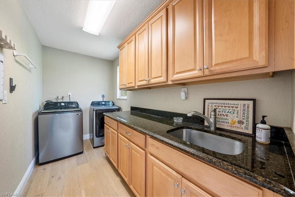 6540 Trail Blvd, Naples, FL 34108-47