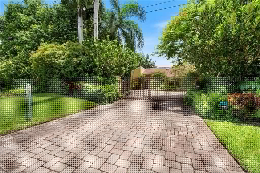 6540 Trail Blvd, Naples, FL 34108-5