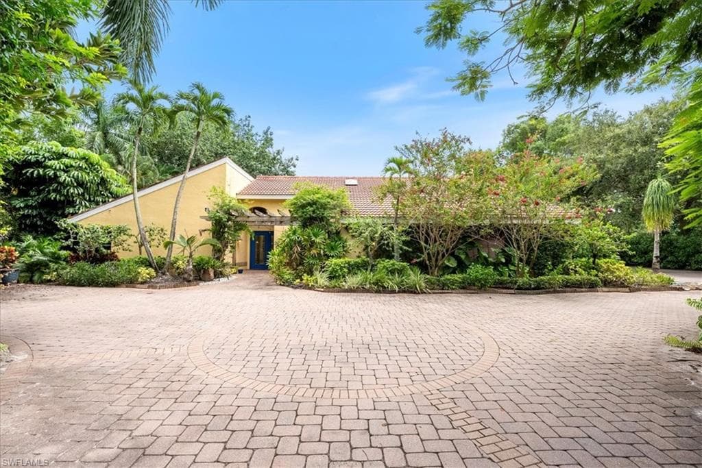 6540 Trail Blvd, Naples, FL 34108-6