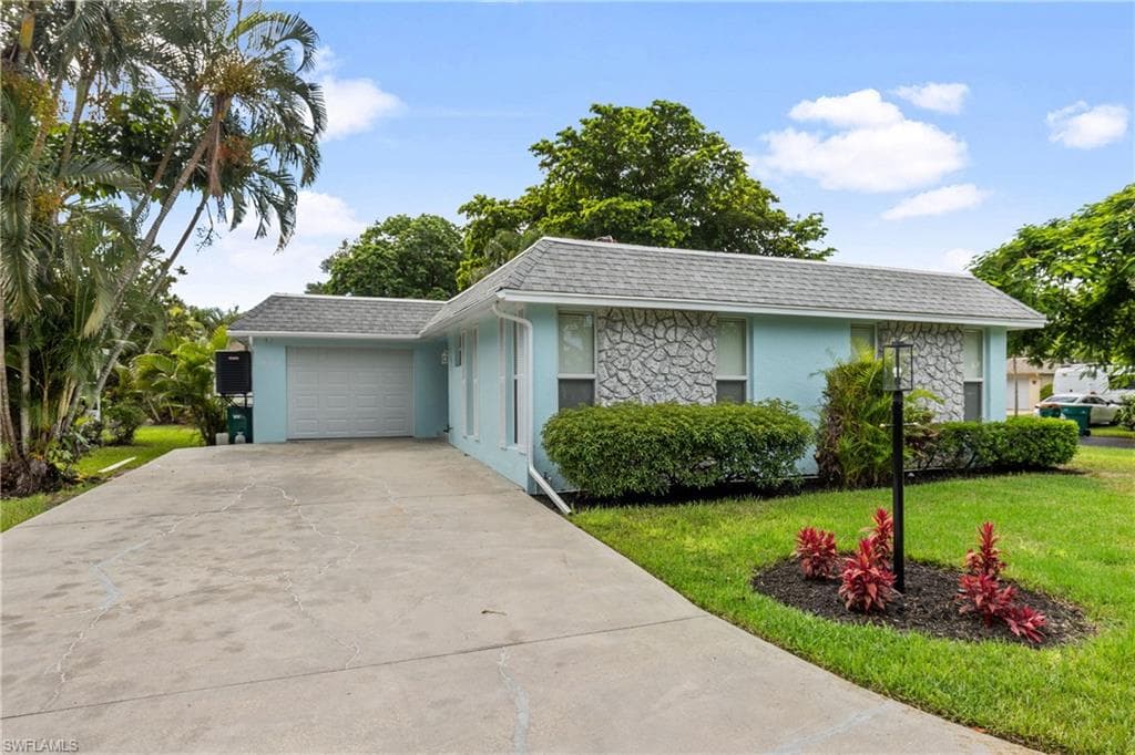 200 Georgetown Blvd 2-30, Naples, FL 34112-1