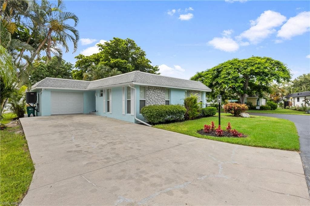 200 Georgetown Blvd 2-30, Naples, FL 34112-3