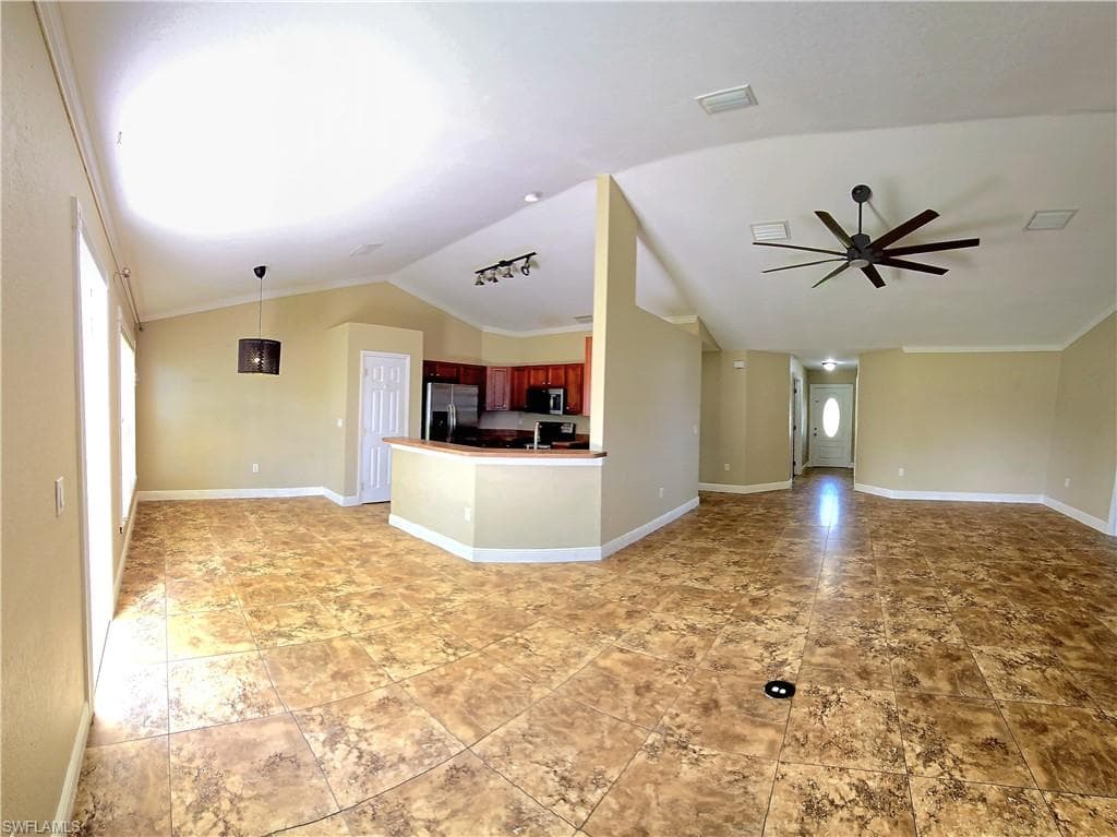 2212 5th St, Cape Coral, FL 33993-5