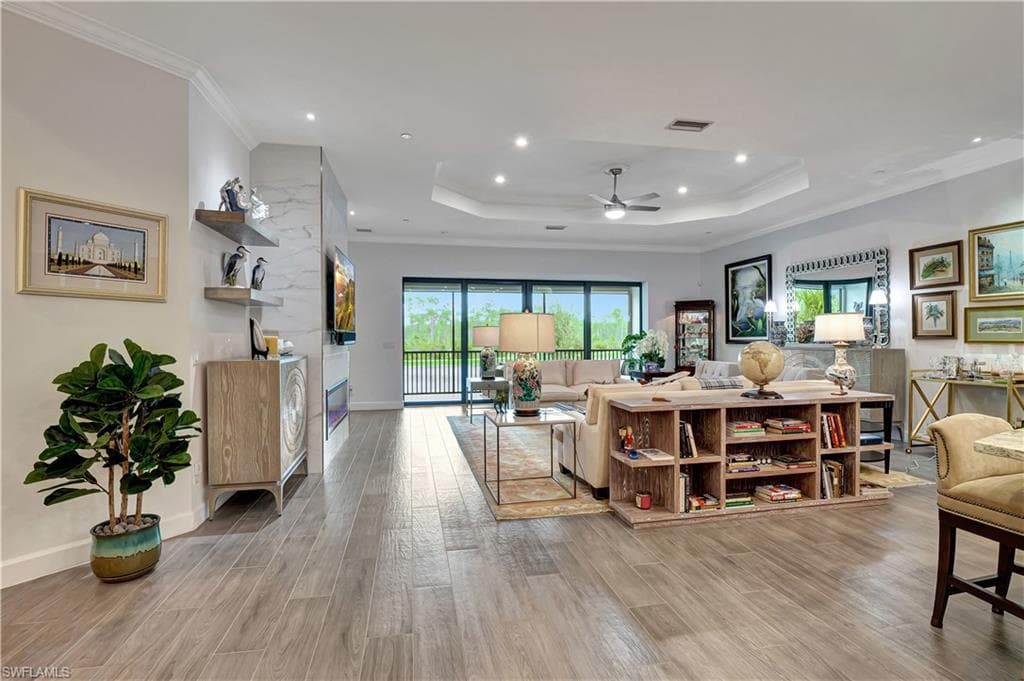 9637 Montelanico Loop 203, Naples, FL 34119-9