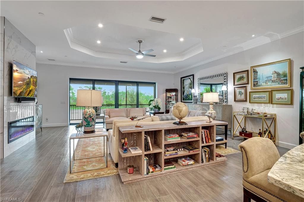 9637 Montelanico Loop 203, Naples, FL 34119-10
