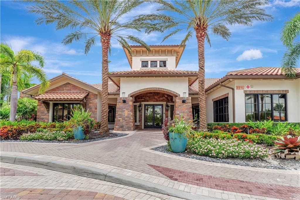 9637 Montelanico Loop 203, Naples, FL 34119-46
