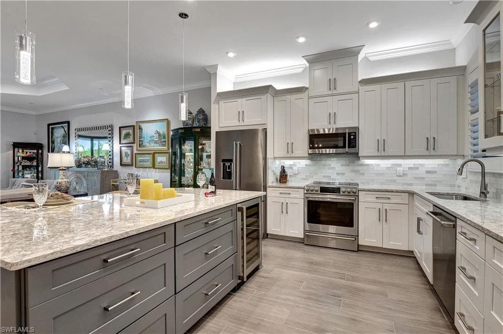 9637 Montelanico Loop 203, Naples, FL 34119-4