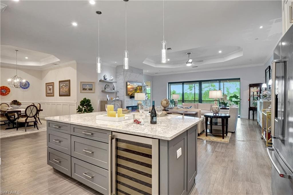 9637 Montelanico Loop 203, Naples, FL 34119-5