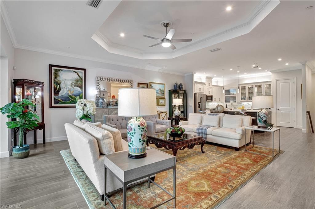9637 Montelanico Loop 203, Naples, FL 34119-8