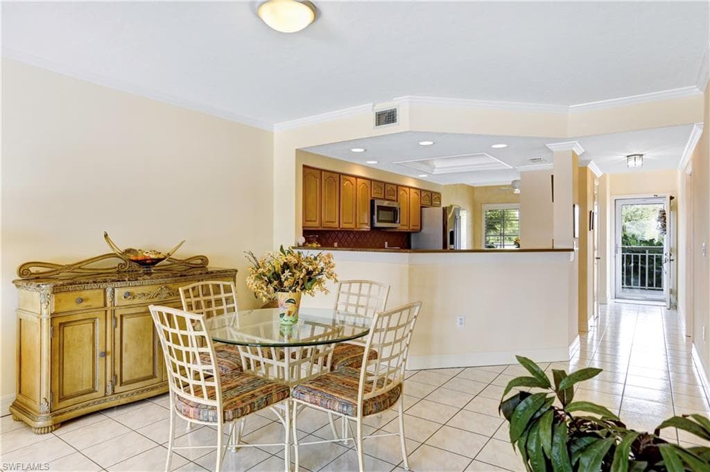 13105 Vanderbilt Dr 207, Naples, FL 34110-11