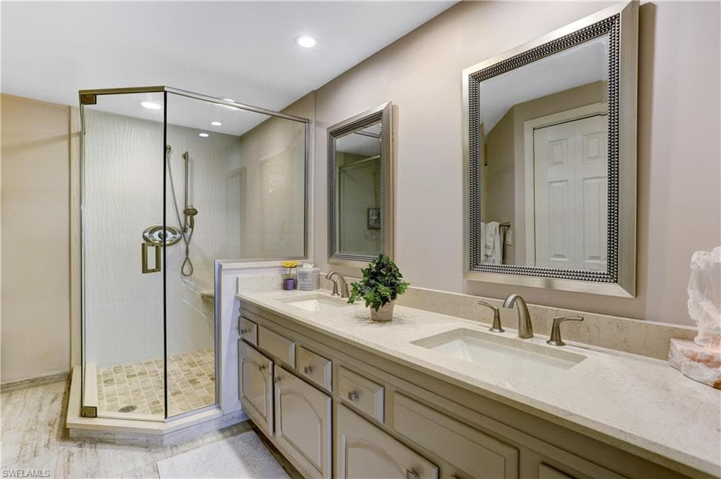 13105 Vanderbilt Dr 207, Naples, FL 34110-15
