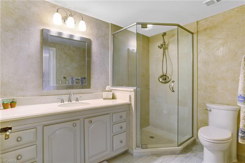 13105 Vanderbilt Dr 207, Naples, FL 34110-19