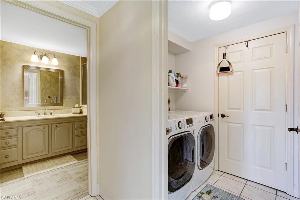 13105 Vanderbilt Dr 207, Naples, FL 34110-20