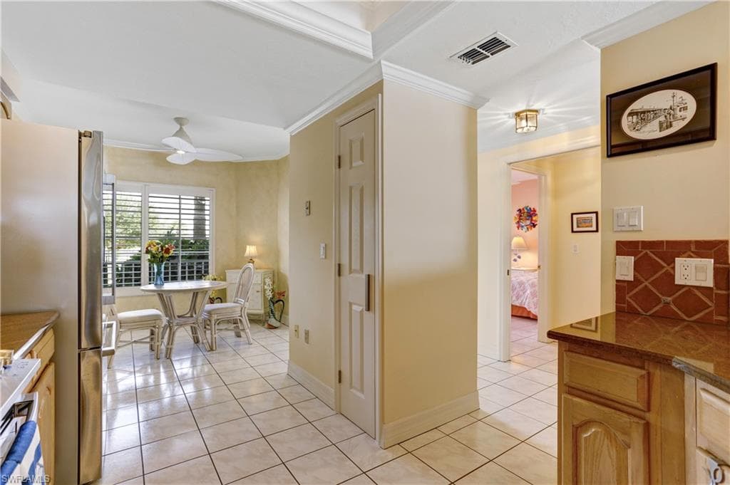 13105 Vanderbilt Dr 207, Naples, FL 34110-21