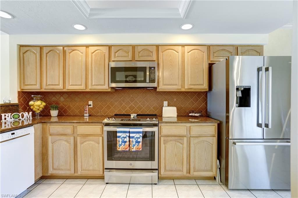 13105 Vanderbilt Dr 207, Naples, FL 34110-22