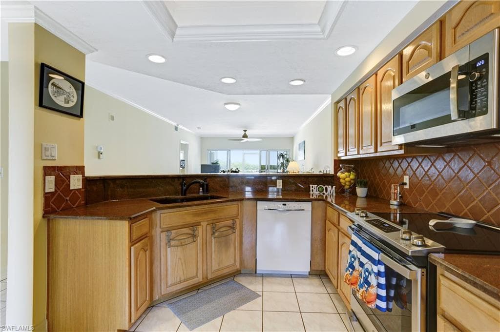 13105 Vanderbilt Dr 207, Naples, FL 34110-23