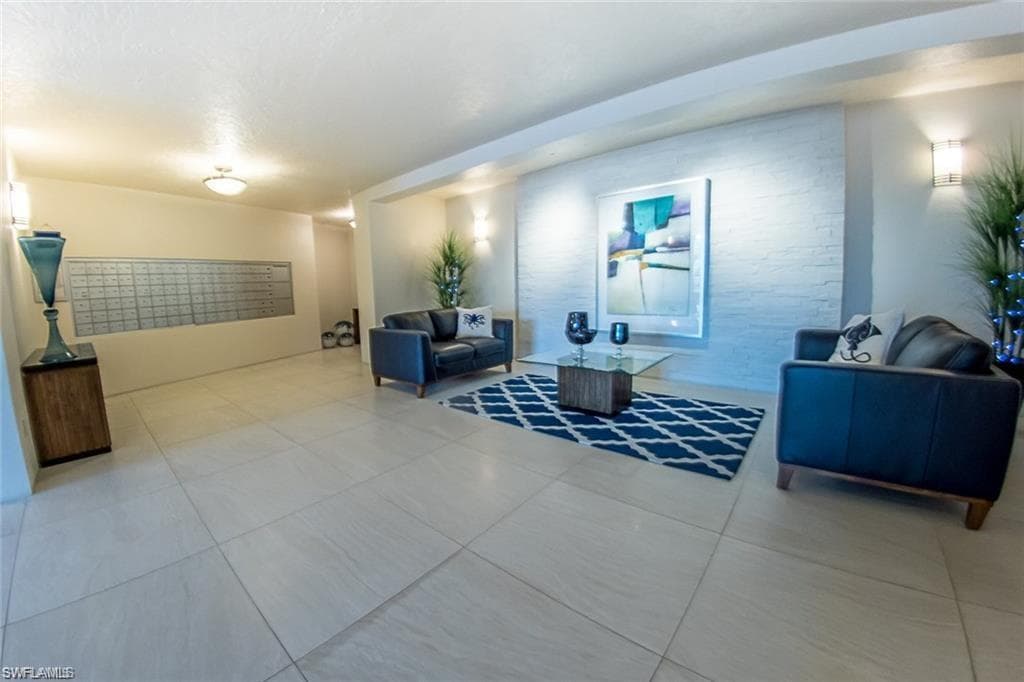 13105 Vanderbilt Dr 207, Naples, FL 34110-34