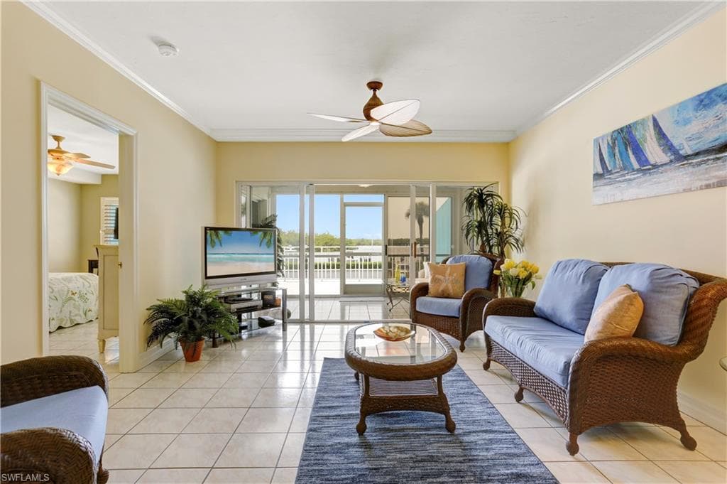 13105 Vanderbilt Dr 207, Naples, FL 34110-3
