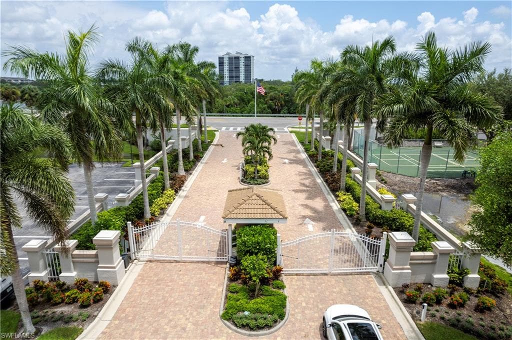 13105 Vanderbilt Dr 207, Naples, FL 34110-4