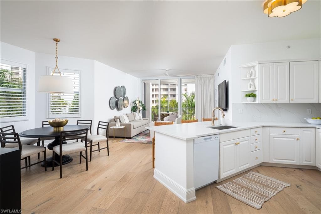 470 Launch Cir V-401, Naples, FL 34108-10
