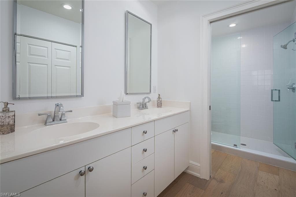 470 Launch Cir V-401, Naples, FL 34108-13