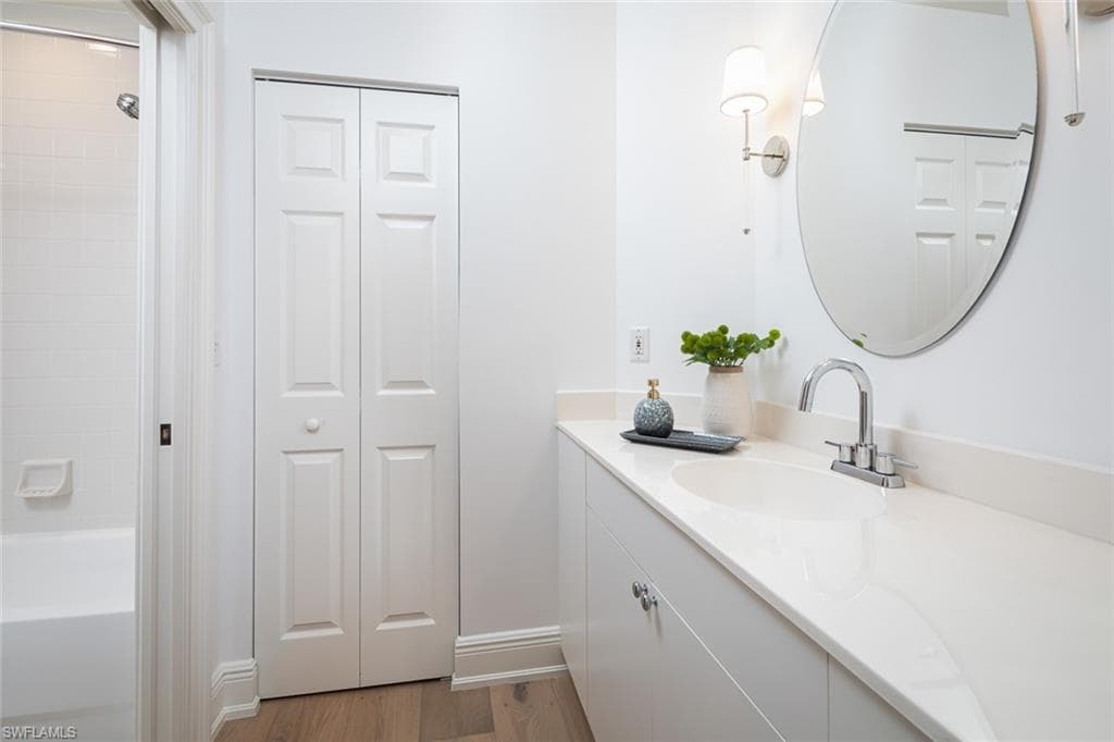 470 Launch Cir V-401, Naples, FL 34108-15