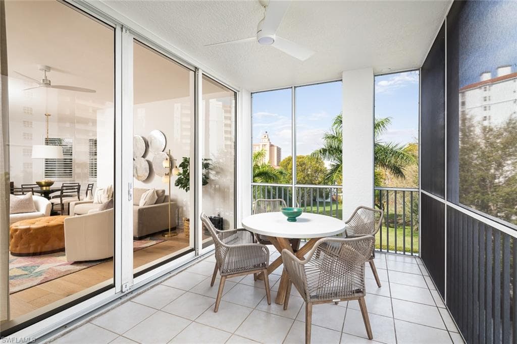 470 Launch Cir V-401, Naples, FL 34108-17