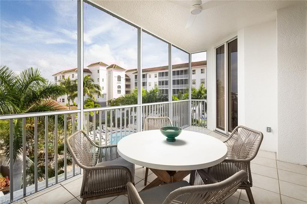 470 Launch Cir V-401, Naples, FL 34108-18
