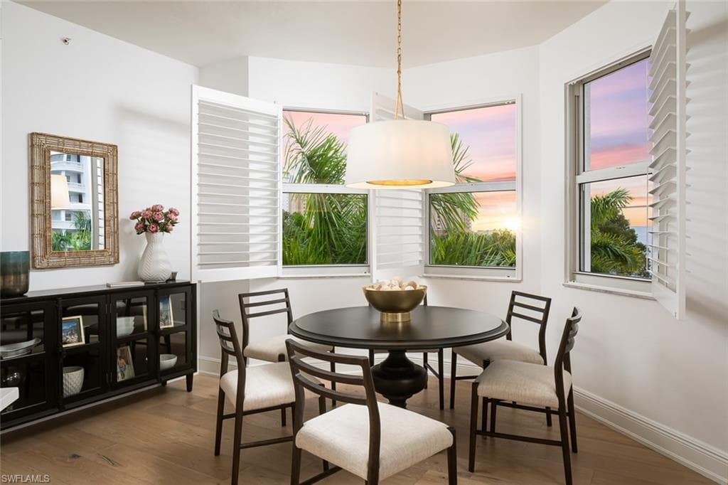 470 Launch Cir V-401, Naples, FL 34108-1