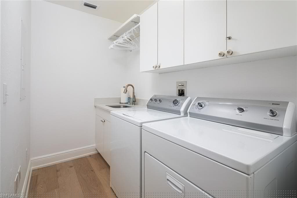 470 Launch Cir V-401, Naples, FL 34108-19