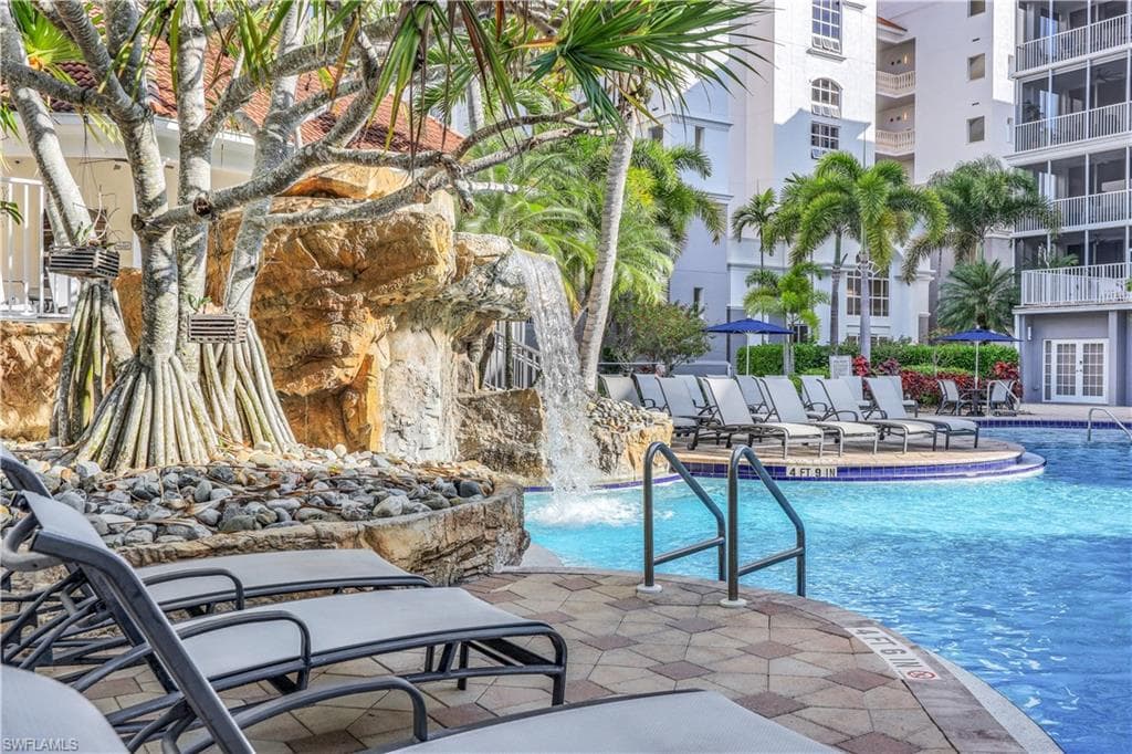470 Launch Cir V-401, Naples, FL 34108-21