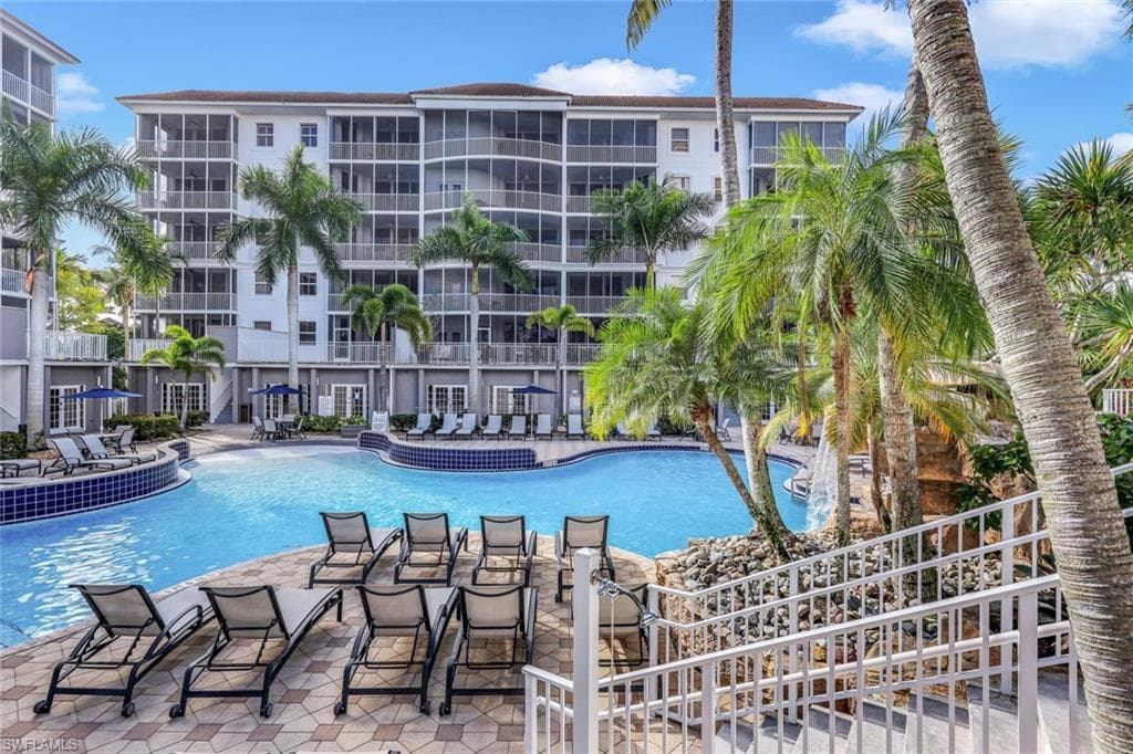 470 Launch Cir V-401, Naples, FL 34108-22
