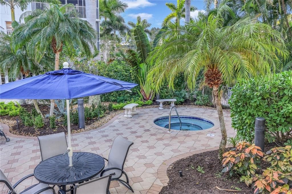 470 Launch Cir V-401, Naples, FL 34108-24