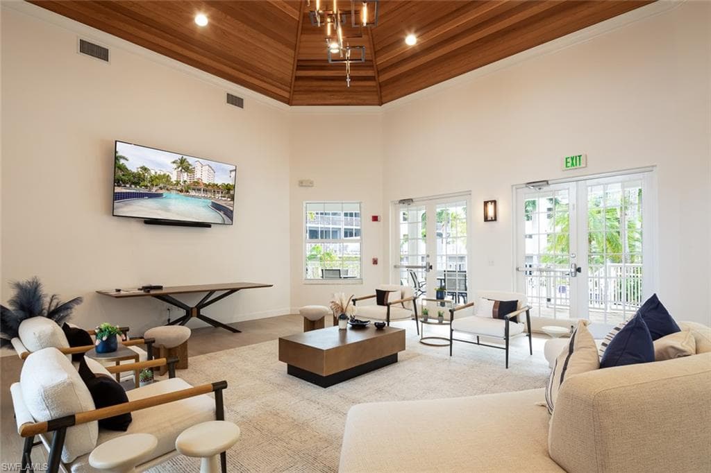 470 Launch Cir V-401, Naples, FL 34108-25