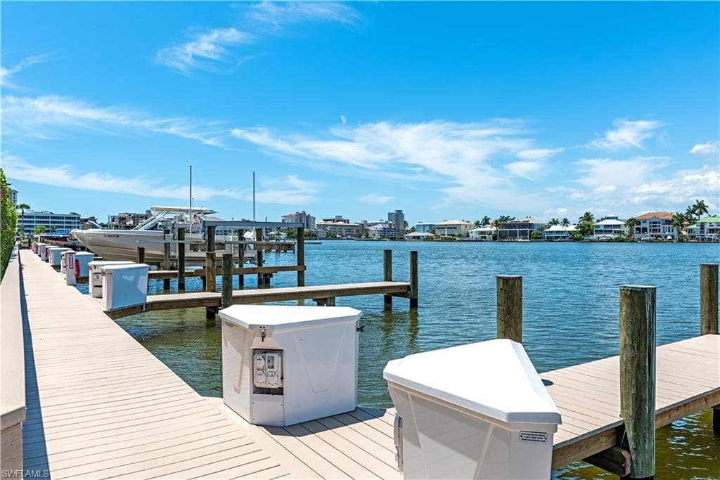 470 Launch Cir V-401, Naples, FL 34108-26